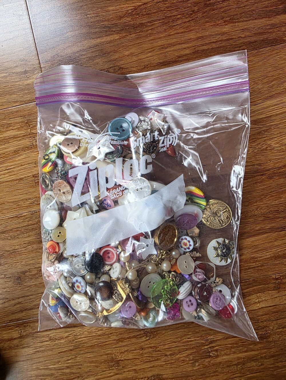 BUTTONS, VINTAGE, CRAFTERS. - Picture 2 of 4